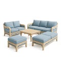 Outdoor Holz Sitzgruppe mit blauen Kissen