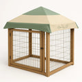 Holzhundehütte mit Metallgitter und Polyesterdach